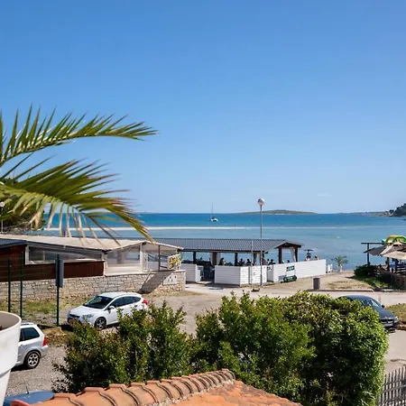 Guest house Apartments And Rooms Jakic Medulin