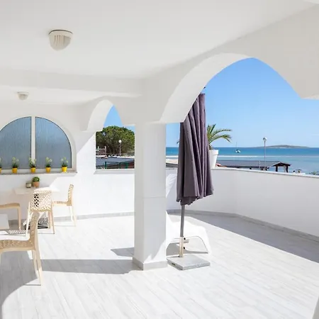 Gostinjska kuća Apartments And Rooms Jakic 3*