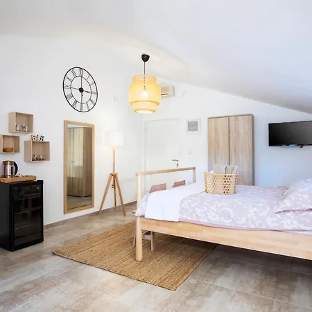 Apartments And Rooms Jakic Medulin