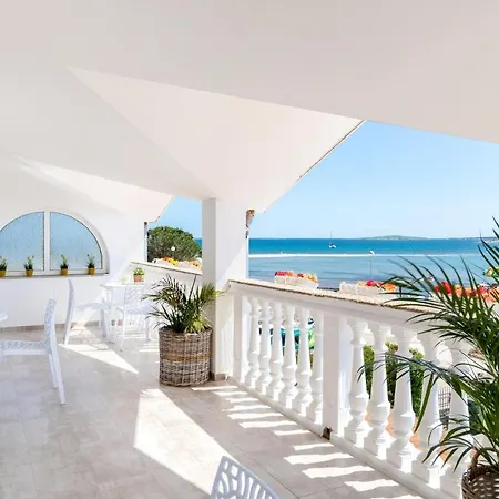 Apartments And Rooms Jakic Guest house 3*