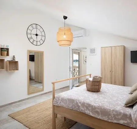 Apartments And Rooms Jakic Medulin