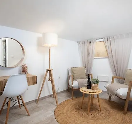 Guest house Apartments And Rooms Jakic