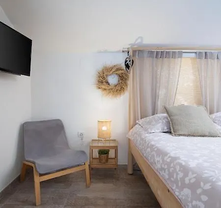 Guest house Apartments And Rooms Jakic Medulin