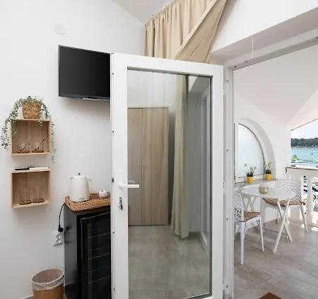 Apartments And Rooms Jakic