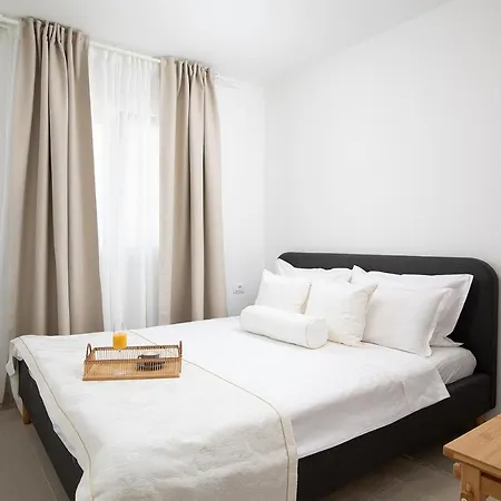 Apartments And Rooms Jakic Guest house