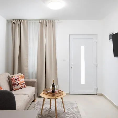 Apartments And Rooms Jakic Guest house Medulin