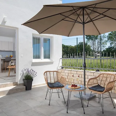 Apartments And Rooms Jakic Guest house Medulin