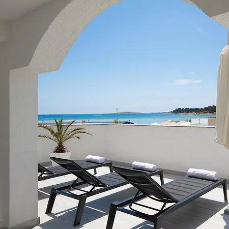 Guest house Apartments And Rooms Jakic