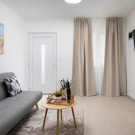 Apartments And Rooms Jakic Guest house 3*