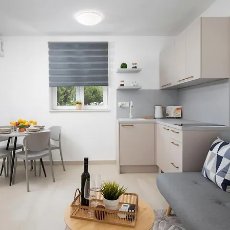 Guest house Apartments And Rooms Jakic