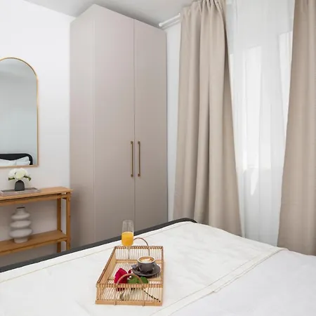 Apartments And Rooms Jakic Guest house 3*