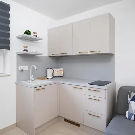 Guest house Apartments And Rooms Jakic Medulin