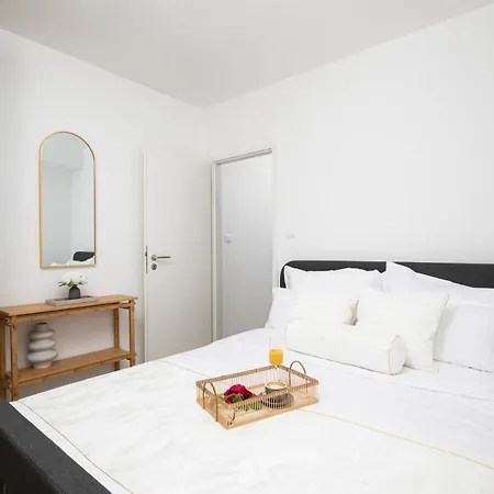 Guest house Apartments And Rooms Jakic Medulin