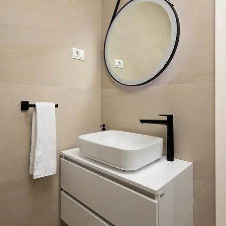 Apartments And Rooms Jakic