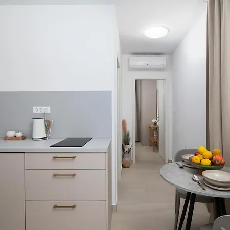 Apartments And Rooms Jakic Guest house 3*