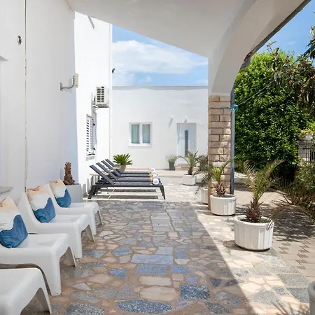 Apartments And Rooms Jakic Gostinjska kuća 3*