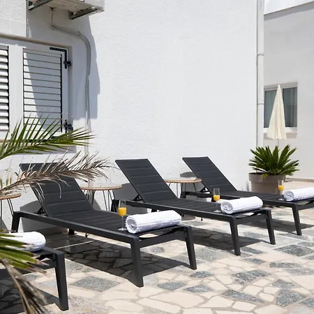 Guest house Apartments And Rooms Jakic Medulin