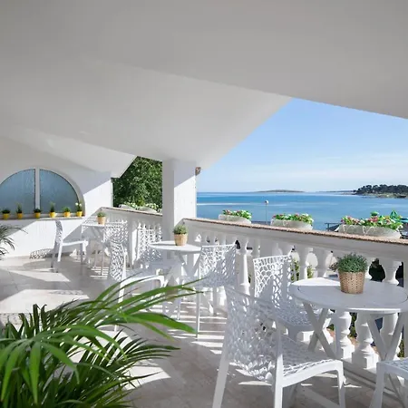 Apartments And Rooms Jakic Guest house