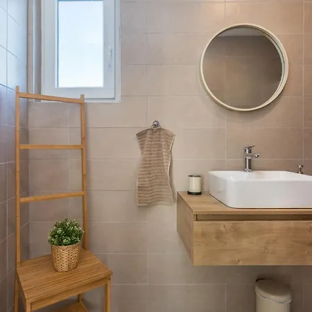 Guest house Apartments And Rooms Jakic